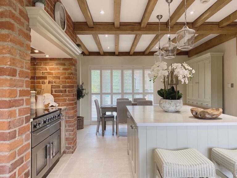 8 Essential Tips to Decorate a Relaxed Country Style for Your Home