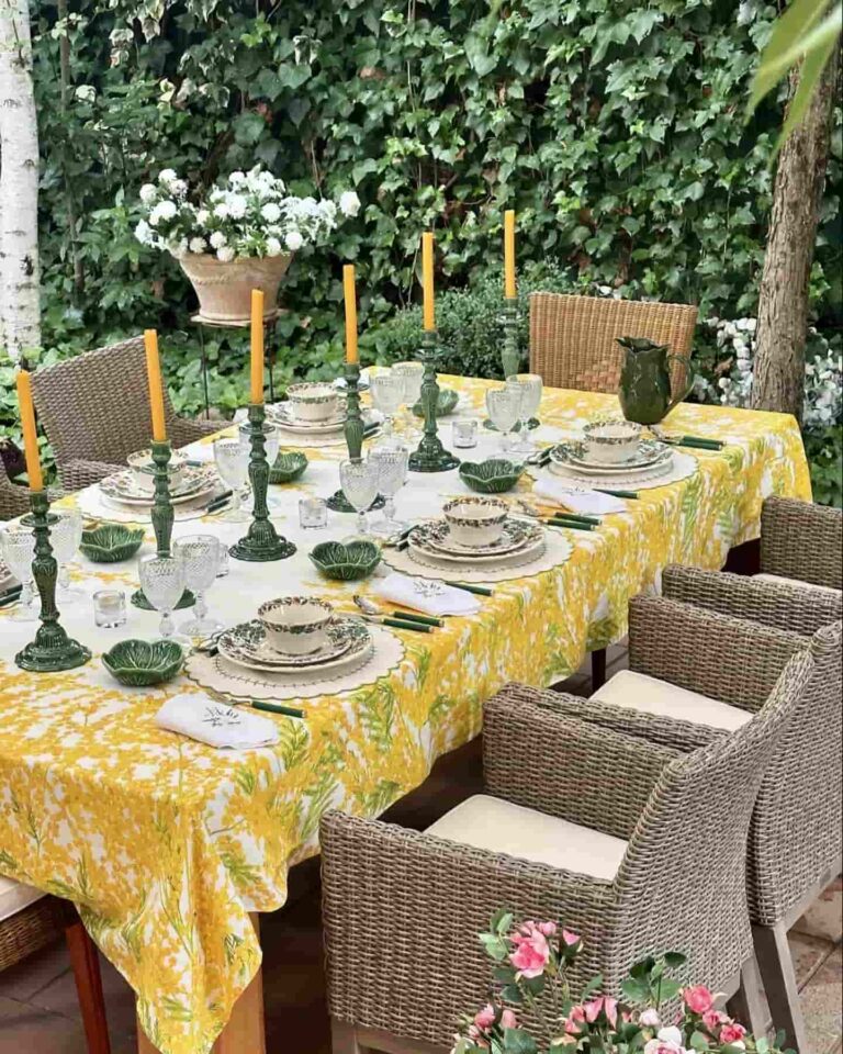 23 Summer Tablescape Ideas to Elevate Your Outdoor Entertaining