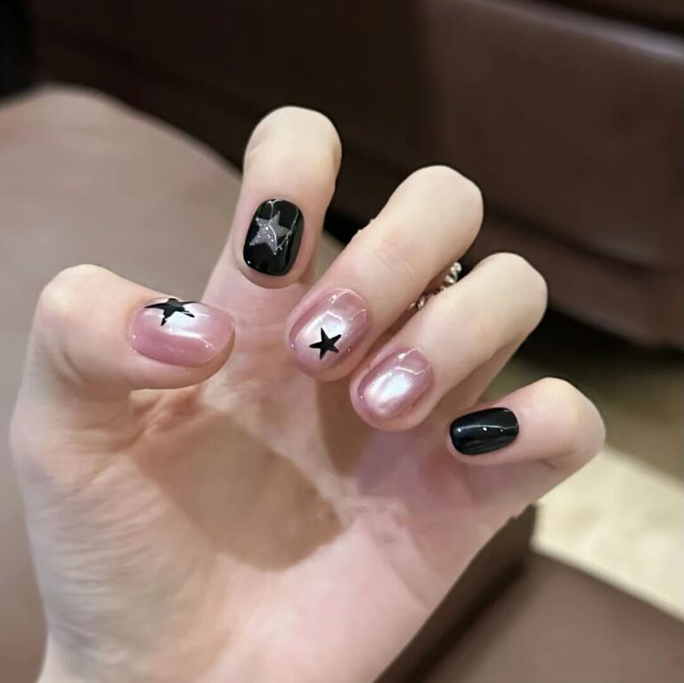 Short, Sweet & Sparkly—21 Cat’s Eye Nails That Hit Different