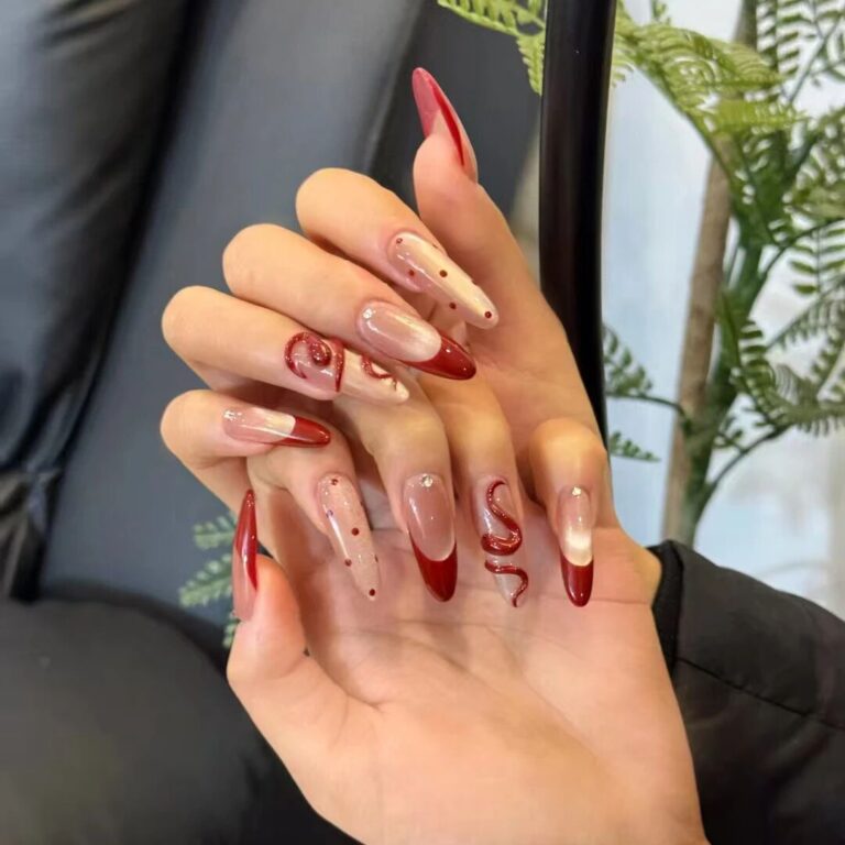27 Bold Snake Print Nails That Eat Every Single Time